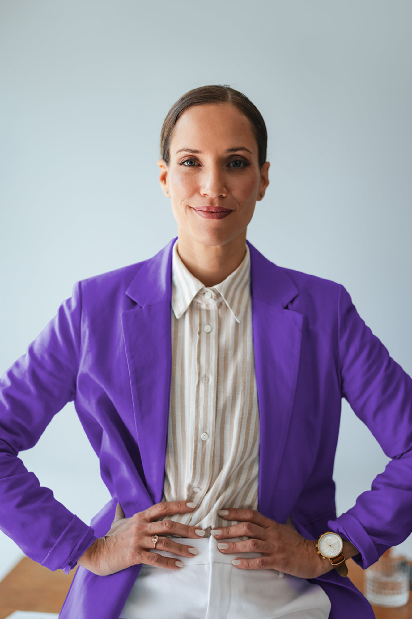 Žena u ljubičastom sakou – Business Profit račun BKS Banke Žena u ljubičastom sakou – Business Profit račun BKS Banke