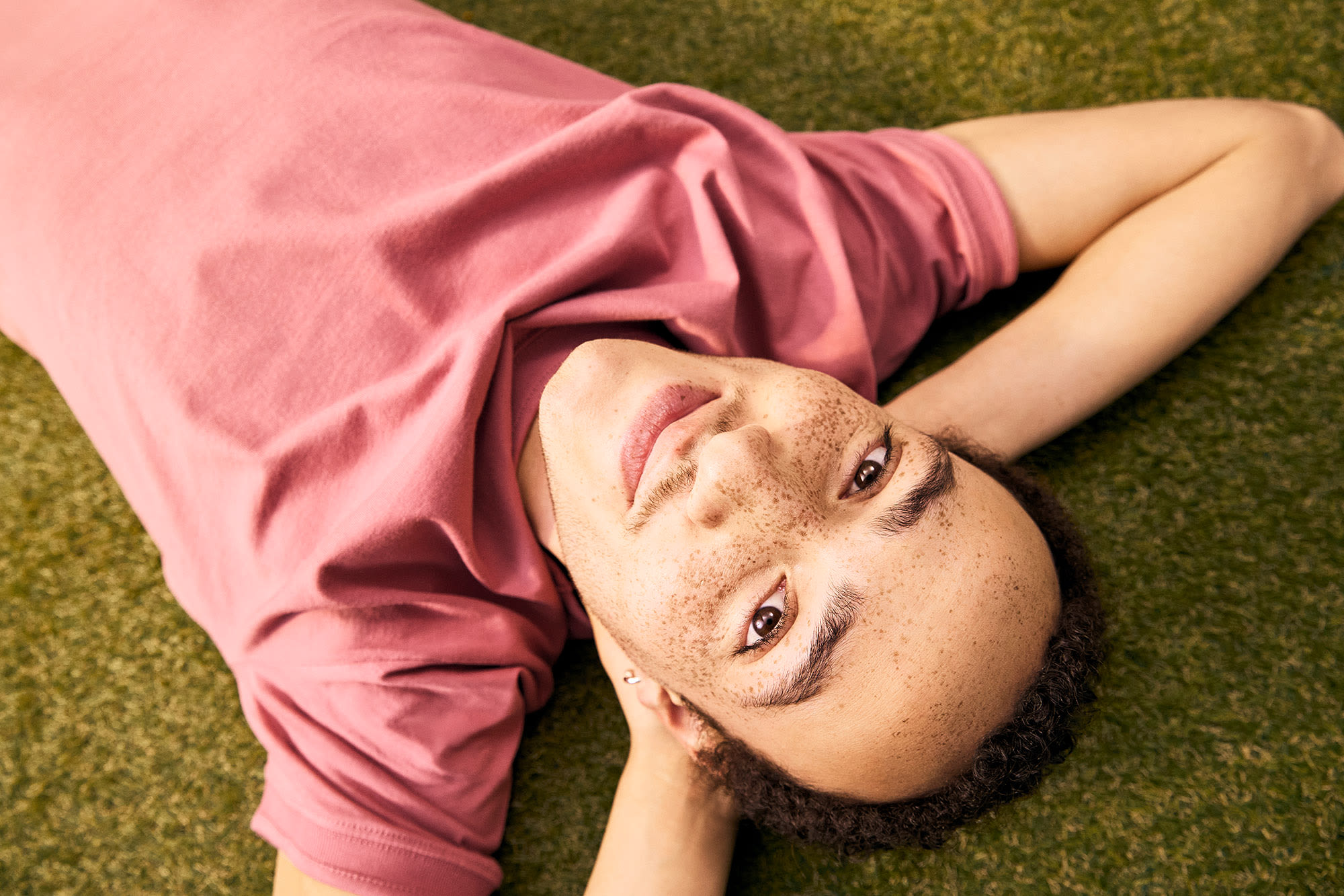 Muškarac leži opušteno u travi – privatna financijska rješenja kod BKS Banke. Muškarac leži opušteno u travi – privatna financijska rješenja kod BKS Banke.